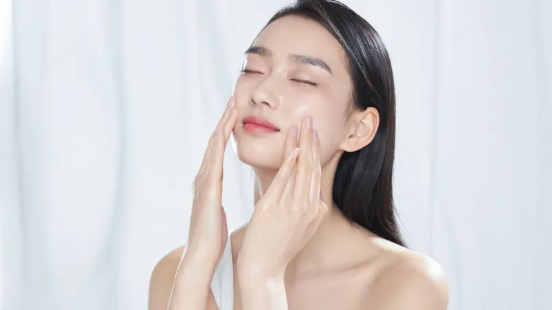 PDRNを試す女性